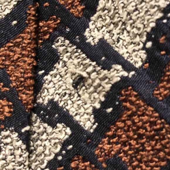 Tallia Woven Italian Silk Geometric Pattern Tie - Picture 6 of 6